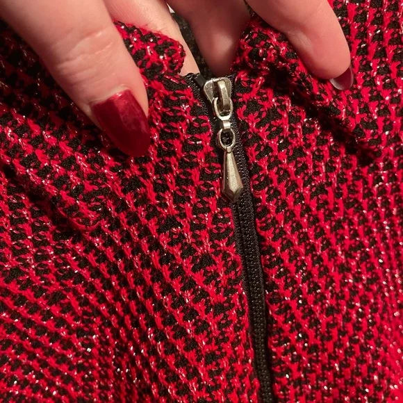 🍄Vintage Alfred Dunner Red & Black “Sparkle Knit” Zip-Up Jacket - Picture 5 of 7